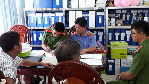 Bắt hai cán bộ Sở TN&MT biến ‘đất vàng’ thành ‘đất bèo’