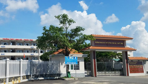 Truy tìm nhóm thanh niên 'biến thái' chuyên quấy rối nữ sinh