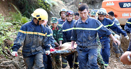Sạt lở ở Hòa Bình: Nạn nhân thứ 10 nằm dưới tảng đá lớn