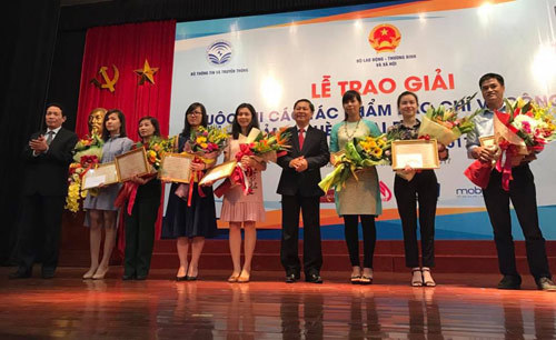 Trao giải báo chí về công tác giảm nghèo 2017