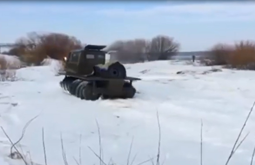 Mẫu xe độc của Nga 'chấp hết' mọi địa hình