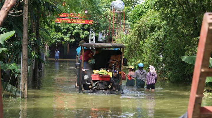 Công nông tiếp tế lũ