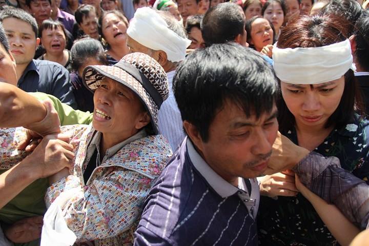 Lễ viếng Đinh Hữu Dư tại quê nhà: Nước mắt không ngừng rơi