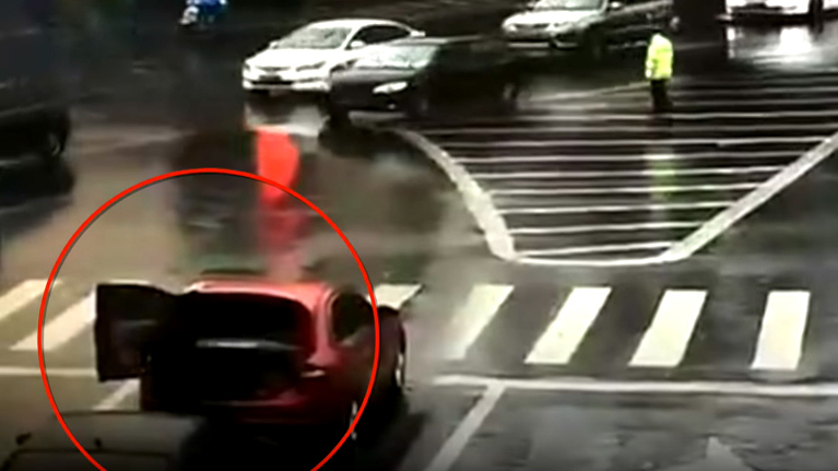 10 clip 'nóng': Hành động của một tài xế gây bão mạng