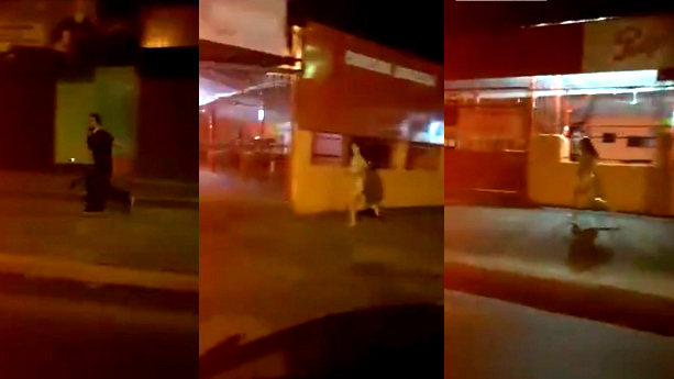 Cô gái khoả thân đuổi theo bạn trai đòi smartphone