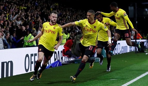 Hàng thủ hớ hênh, Arsenal ôm hận phút cuối