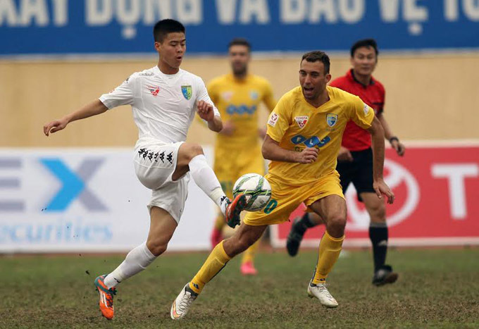 Chung kết sớm V-League: FLC Thanh Hoá hoà kịch tính Hà Nội