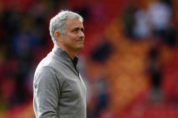 MU: Thiên hạ cứ chê, còn Mourinho mỉm cười...