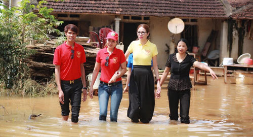 Long Hoàng cứu trợ 2 tỷ đồng cho vùng lũ Thanh Hóa