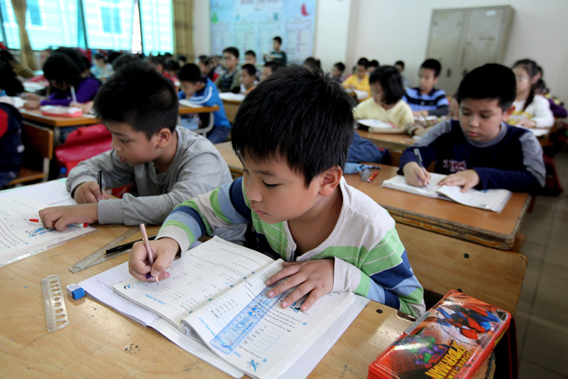 Cấm dạy ngoài sách giáo khoa: Yêu cầu cứng nhắc!