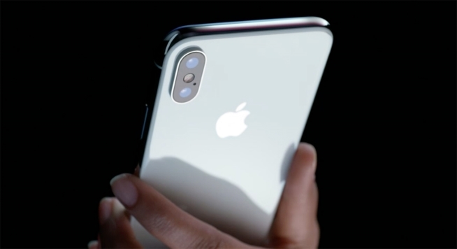iPhone X được bắt gặp sử dụng nơi công cộng