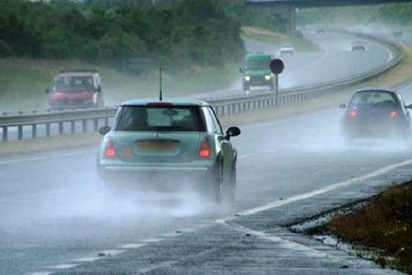 Tài xế cần chú ý những hỏng hóc ô tô thường gặp trong mùa mưa