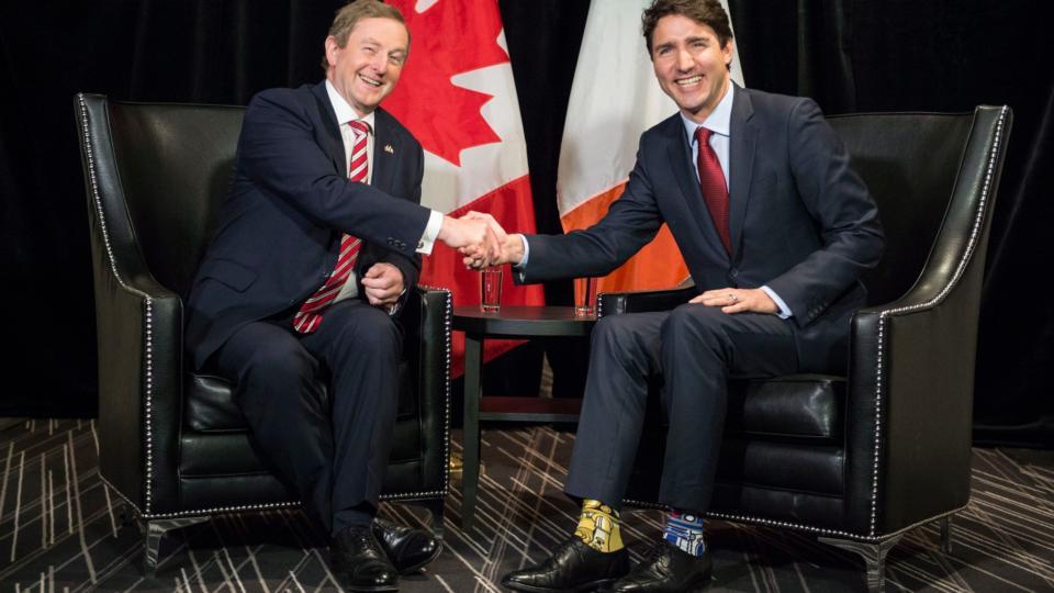 Thủ tướng Canada - 'Chúa tể của những đôi tất'