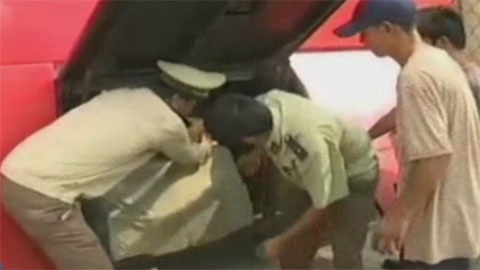 Bắt số lượng pháo nổ cực lớn trên xe khách