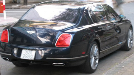 Bentley ‘siêu tứ quý’ Hà Nội ẩn mình ở phố nhỏ Sài Gòn