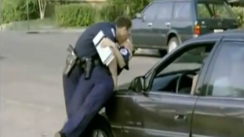 Clip hài: Yêu đương quá đà nơi công cộng