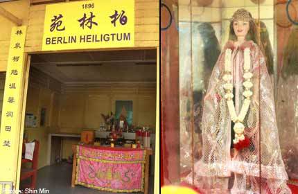 Lạ lùng ngôi đền trăm tuổi thờ búp bê Barbie