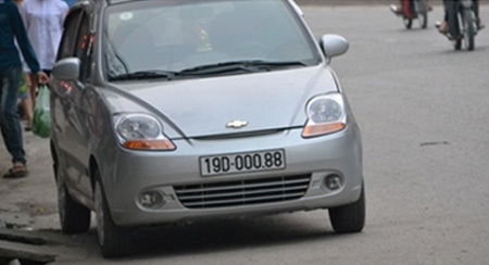 Bí mật từ hai chiếc xe cùng mang một biển số đẹp