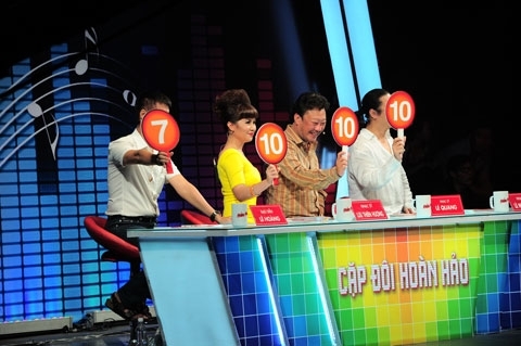 Bất chấp dư luận, Lê Hoàng một mình một kiểu