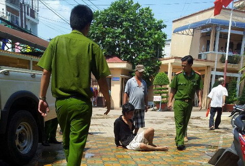 Nữ sinh viên gan lì truy đuổi tên cướp trên phố Sài Gòn