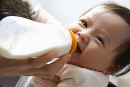 Không kén sữa, bé vẫn còi xương