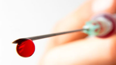 Táo tợn lên xe buýt cướp bằng kim tiêm dính máu