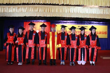 Tuyển sinh ĐH nhiều ngành “hot” hệ vừa làm vừa học