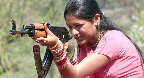 Chống cưỡng hiếp, phụ nữ Ấn Độ đua nhau mua súng
