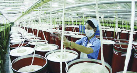 Lạm phát chưa qua, đình trệ chực tới