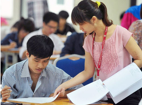 Điểm sàn và 'nhóm lợi ích'- đâu là sự thật?
