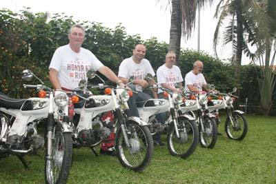 Người nước ngoài đi xuyên Việt bằng Honda 67