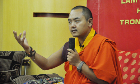 'Phật sống' giảng về lòng nhân ái, hướng thiện