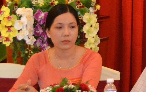 Nữ phó phòng lộng hành, đập xe chủ tịch nói gì?