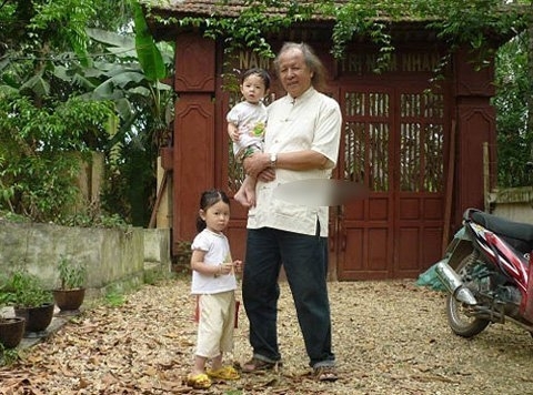 Lạ lùng:  Lấy vợ, sinh con ở tuổi ...90