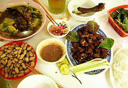 Khách quan khi đánh giá nét ăn thịt chó của người Việt