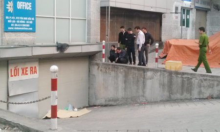 Hà Nội: Nam sinh lớp 10 rơi từ tầng 23?