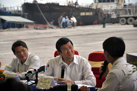 Chủ tịch nước 'phỏng vấn' ngư dân bám biển Hoàng Sa