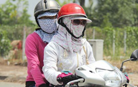 Choáng: Bỏ gần chục triệu đồng mua áo, váy chống nắng