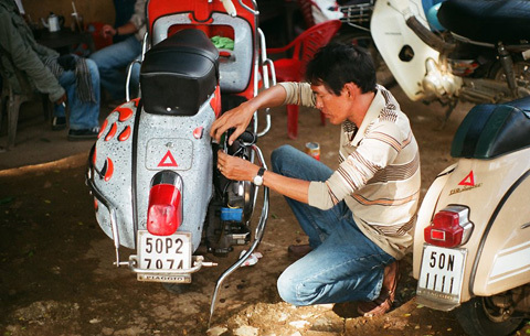 Bắt bệnh Vespa cổ: xăng – nhớt – gió