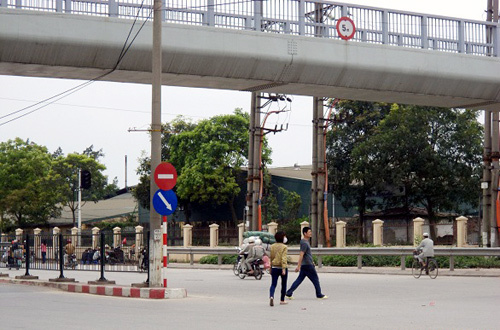 Những thói quen 'dễ chết' trên đường phố Thủ đô