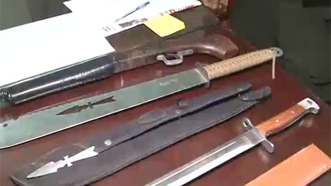 Sợ 141, lao cả xuống sông tẩu thoát