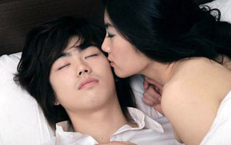 Du học sinh 'xõa' hết mình với... tình một đêm