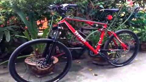 Ngắm 'siêu xe đạp' Ferrari tại Hà Nội