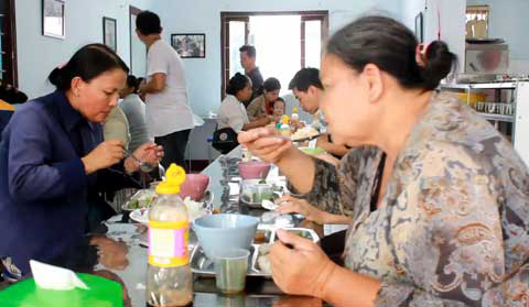 Quán cơm đặc biệt giữa Sài Gòn