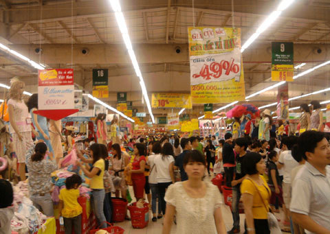 Siêu thị, hàng quán đông cứng ngày nghỉ lễ