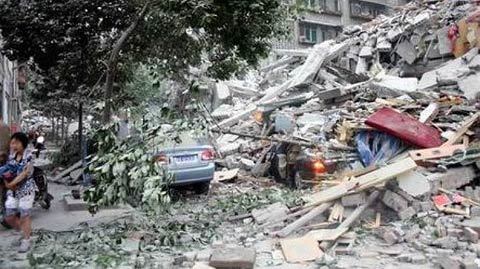 Tứ Xuyên rung lắc dữ dội bởi động đất