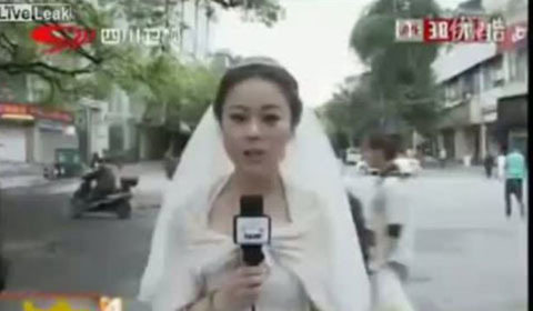 Cô dâu đưa tin động đất ngay trong lễ cưới