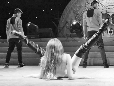 Méo mó showbiz Việt