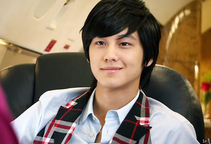 Diễn viên Kim Bum sang Việt Nam gặp fan