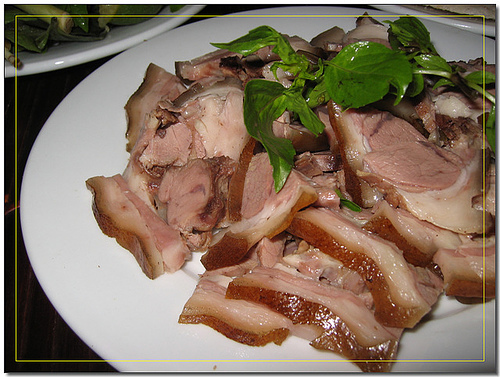 80% người dân được khảo sát  ủng hộ ăn thịt chó